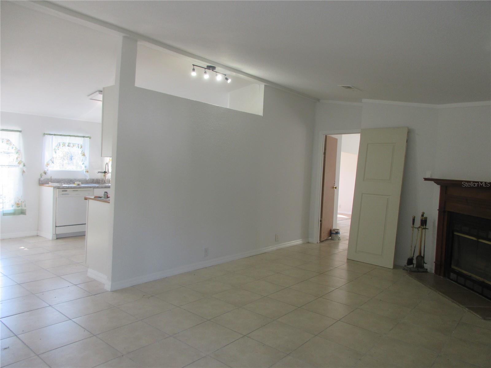 18601 SE 24TH LN, OCKLAWAHA, FL — photo 8