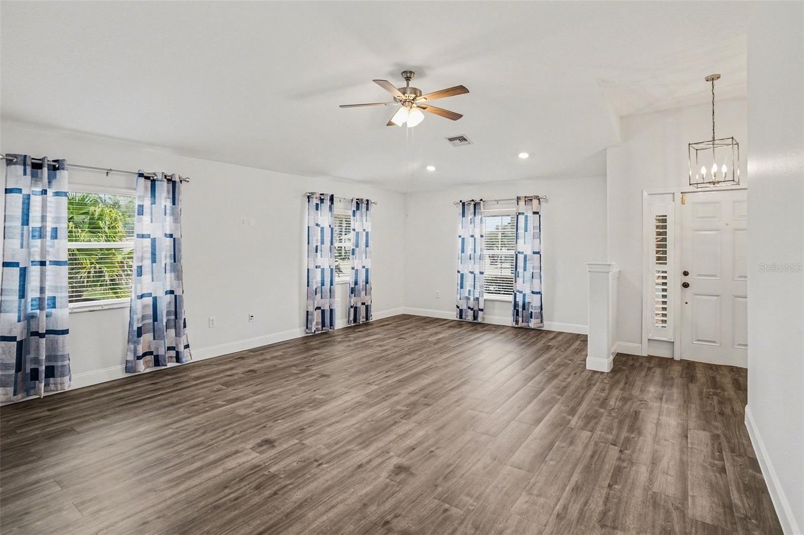9524 ROLLING CIR, SAN ANTONIO, FL — photo 4