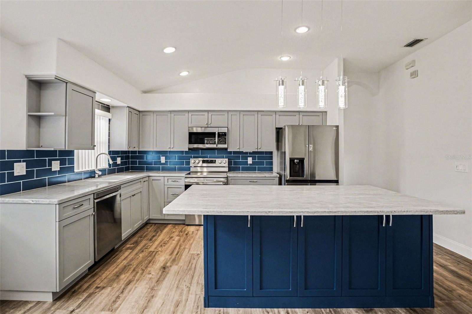 9524 ROLLING CIR, SAN ANTONIO, FL — photo 9