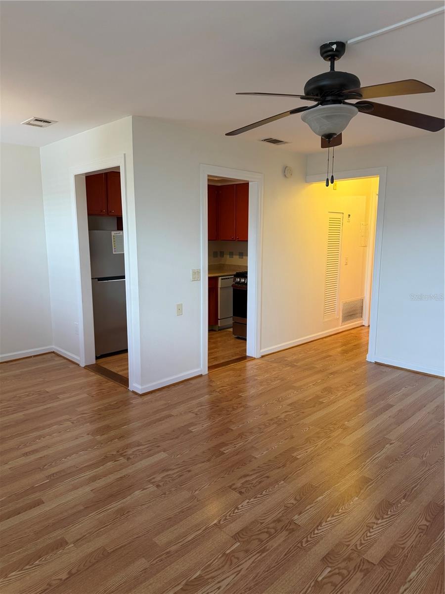5850 18TH ST N #16, ST PETERSBURG, FL — photo 2