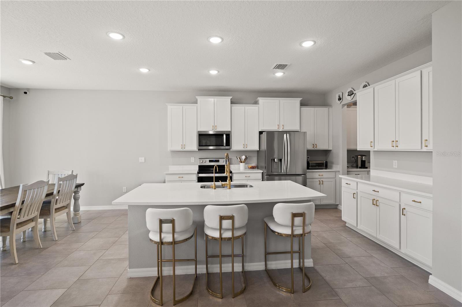 6199 WANDERING WILLOW DR, WESLEY CHAPEL, FL — photo 3