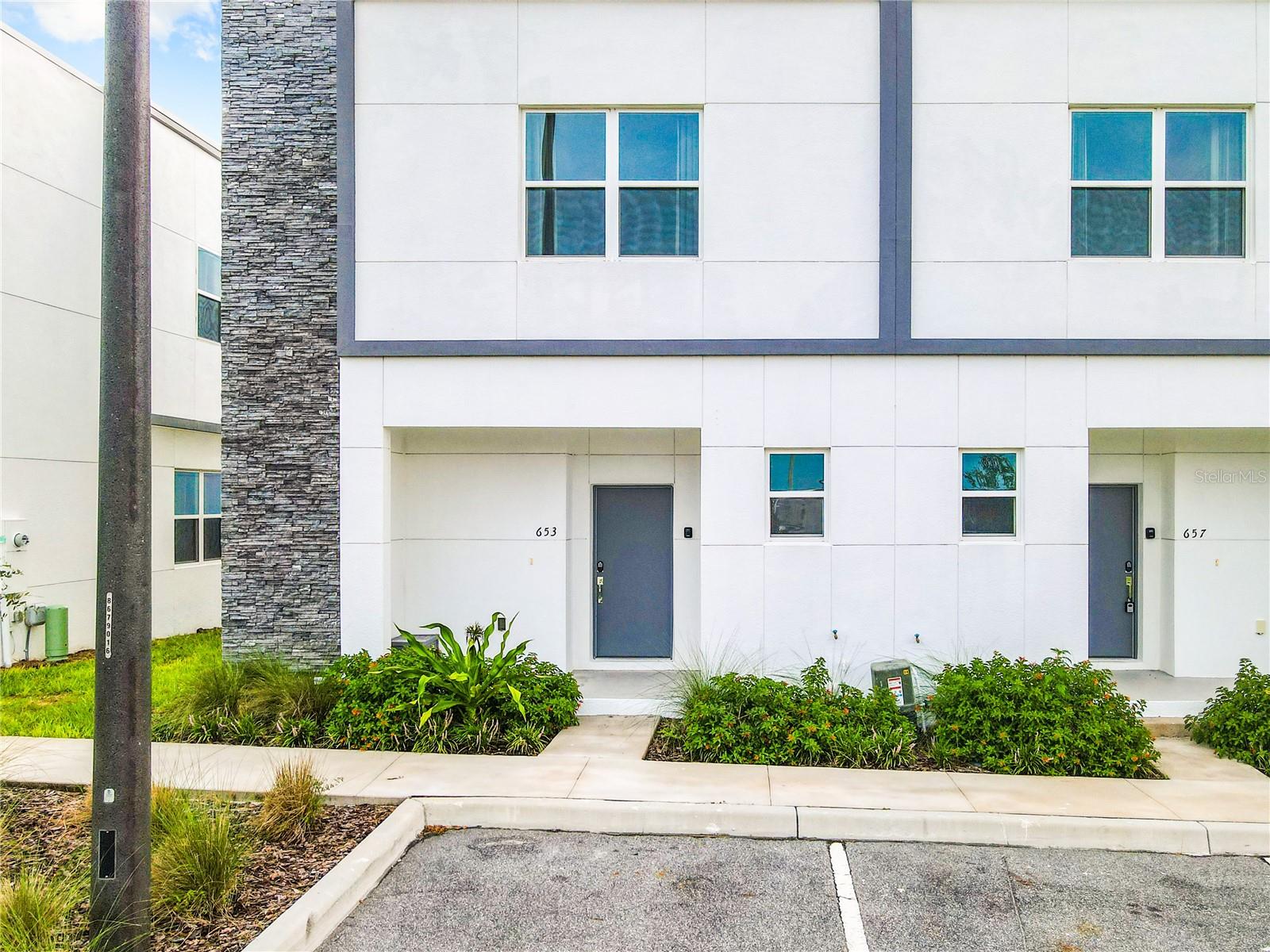 653 TRIKOMO DR, DAVENPORT, FL — photo 2