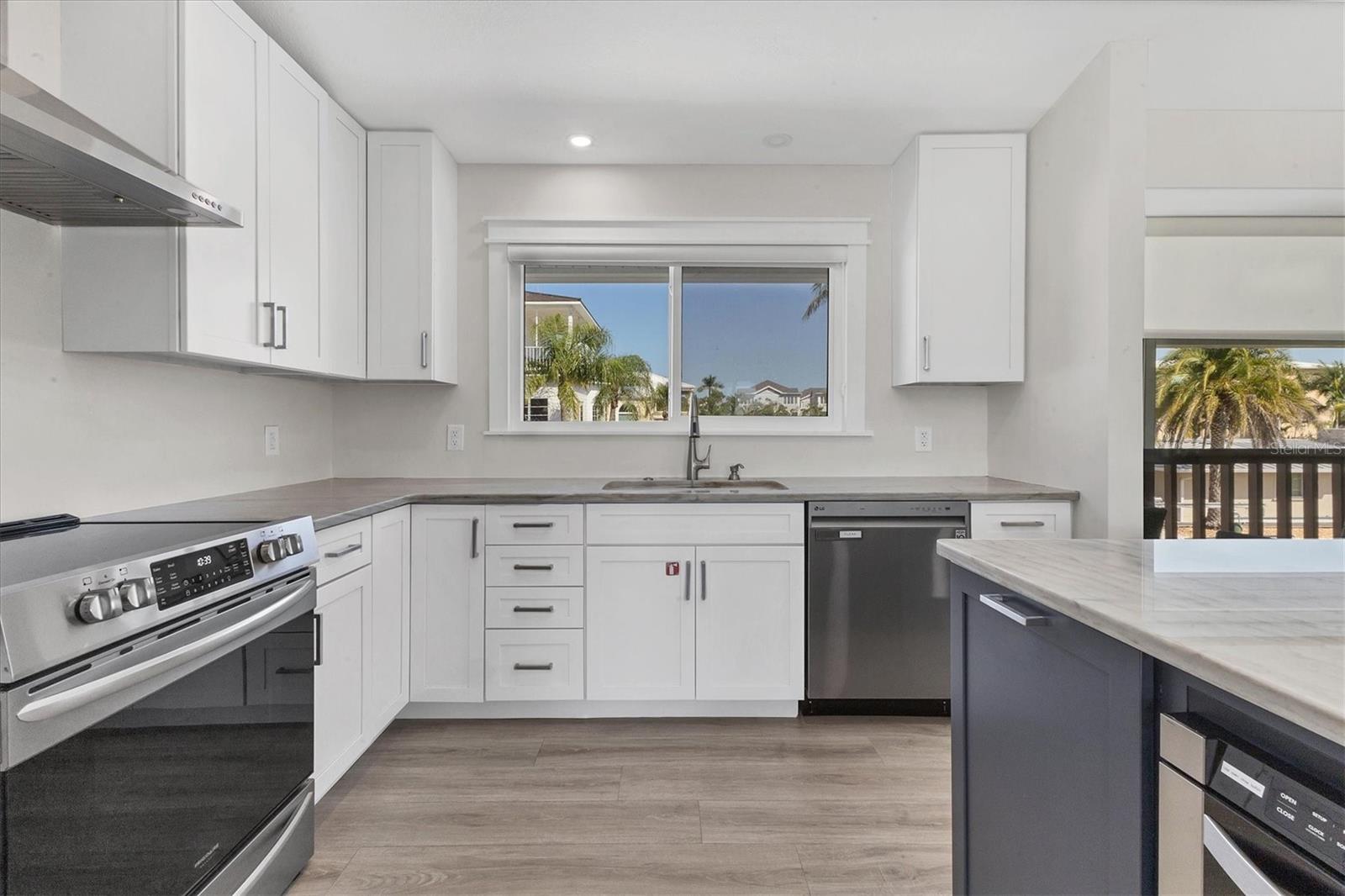 825 TARAWITT DR, LONGBOAT KEY, FL — photo 17