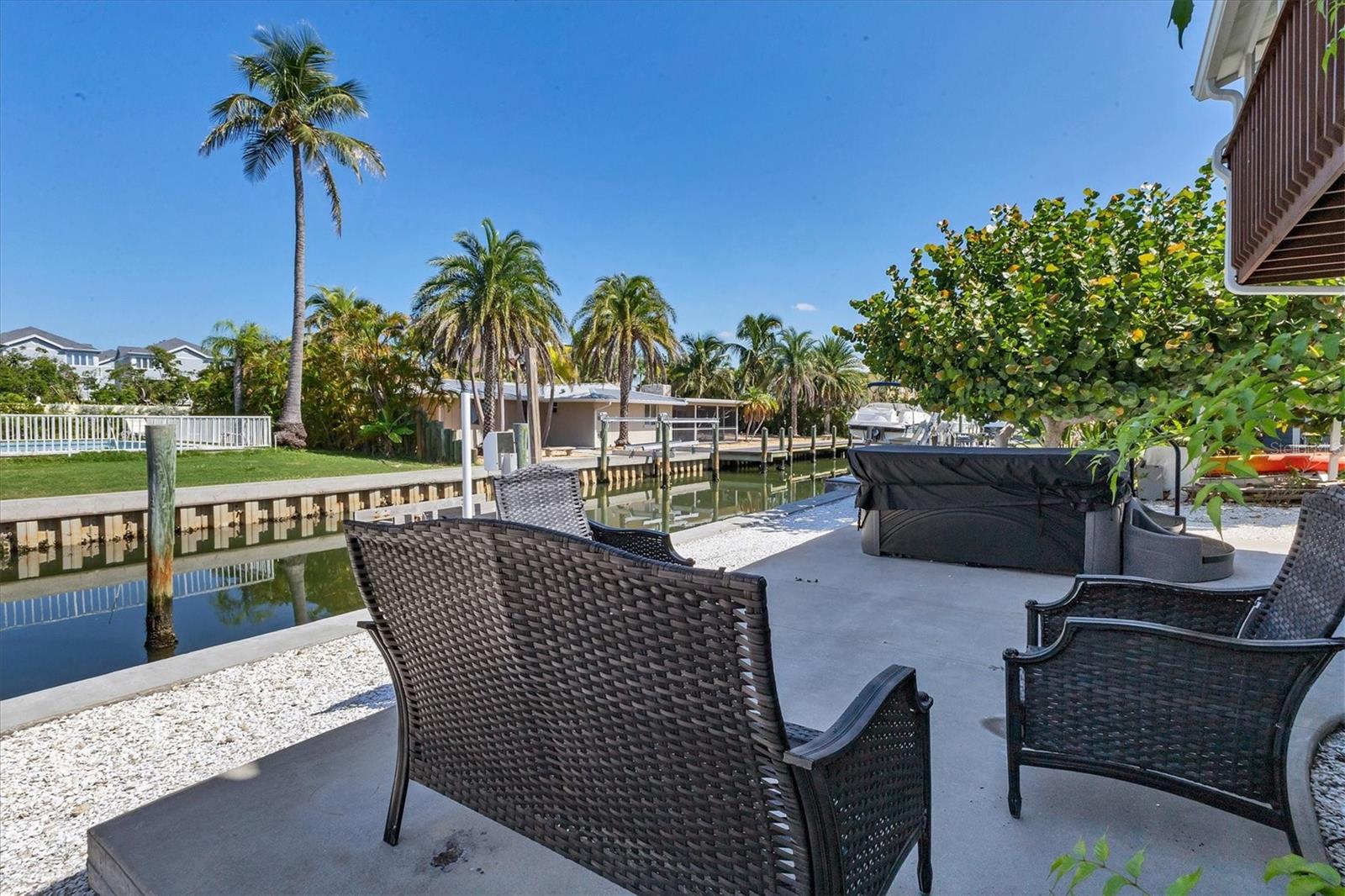 825 TARAWITT DR, LONGBOAT KEY, FL — photo 33