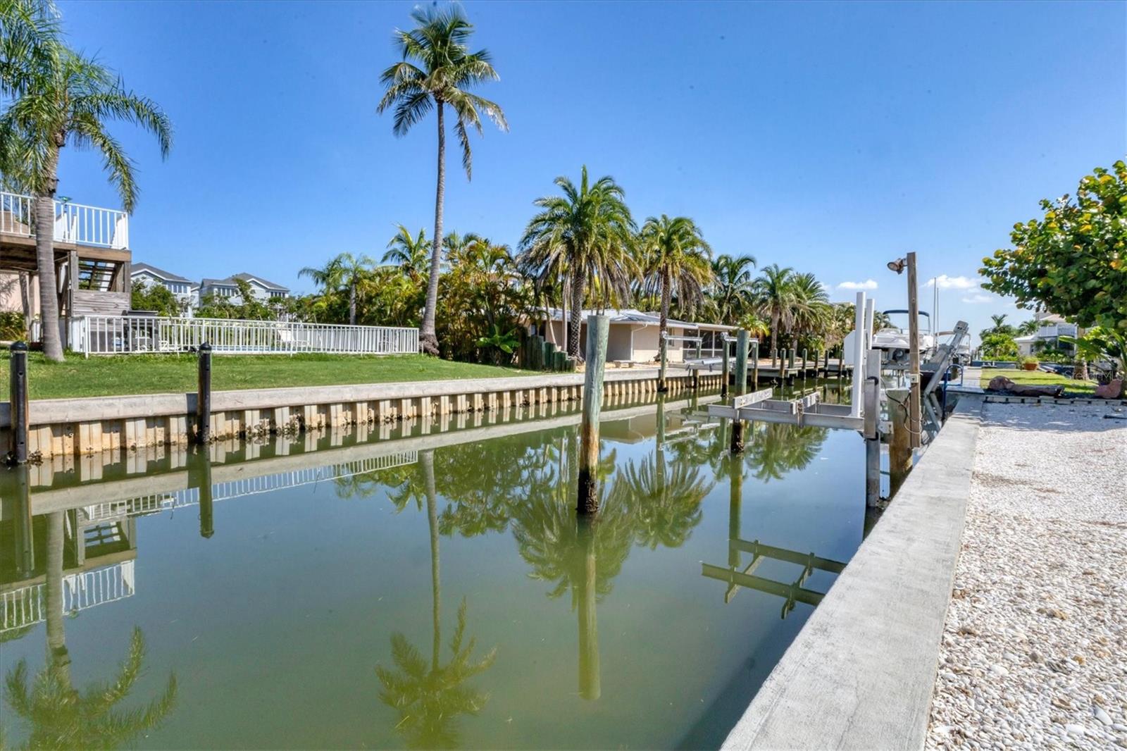 825 TARAWITT DR, LONGBOAT KEY, FL — photo 39