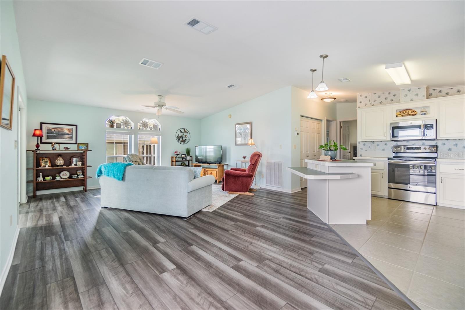 37443 GILL AVE, ZEPHYRHILLS, FL — photo 2