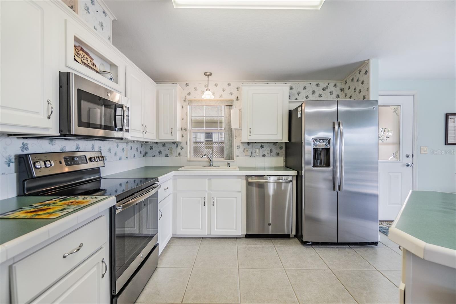 37443 GILL AVE, ZEPHYRHILLS, FL — photo 9