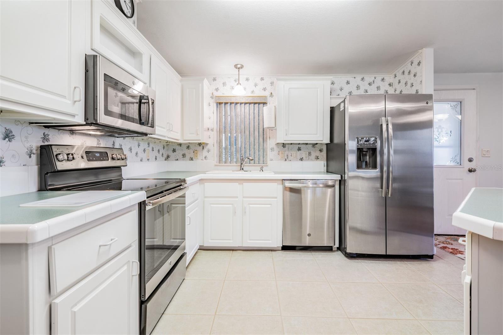 37443 GILL AVE, ZEPHYRHILLS, FL — photo 17