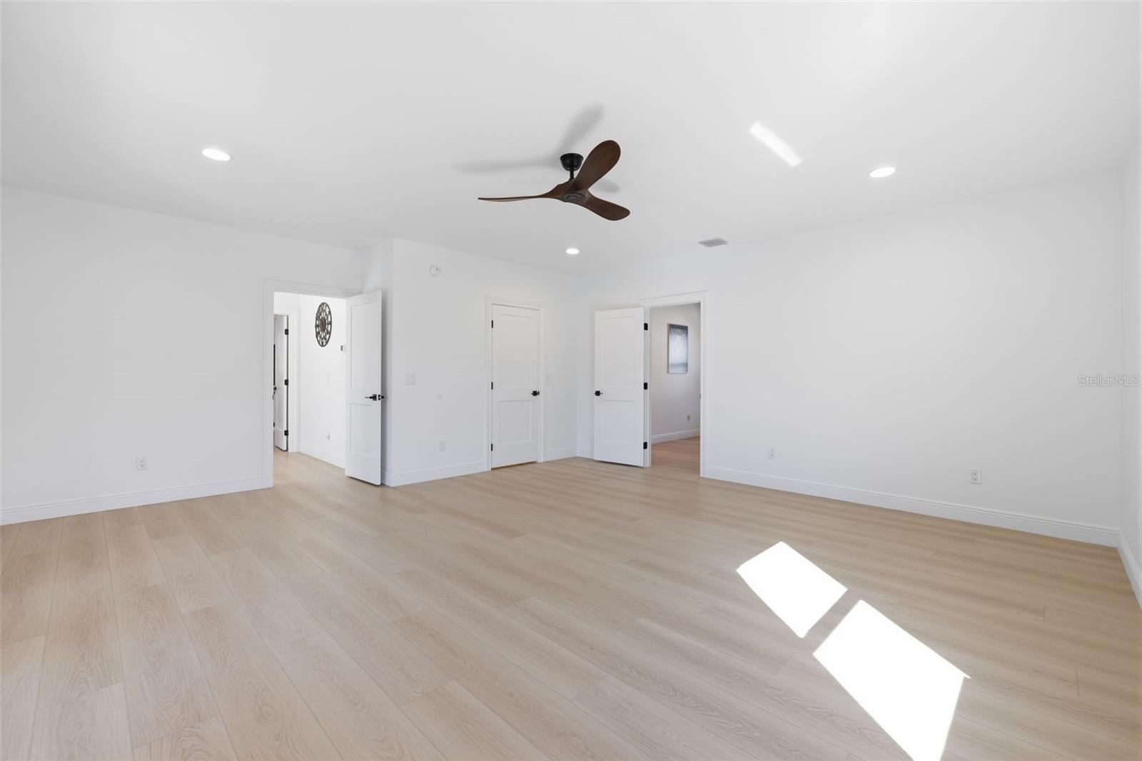 639 43RD AVE N, ST PETERSBURG, FL — photo 28