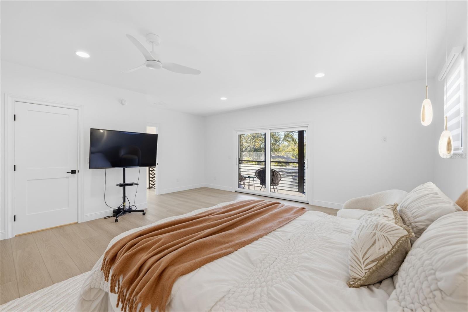 639 43RD AVE N, ST PETERSBURG, FL — photo 36