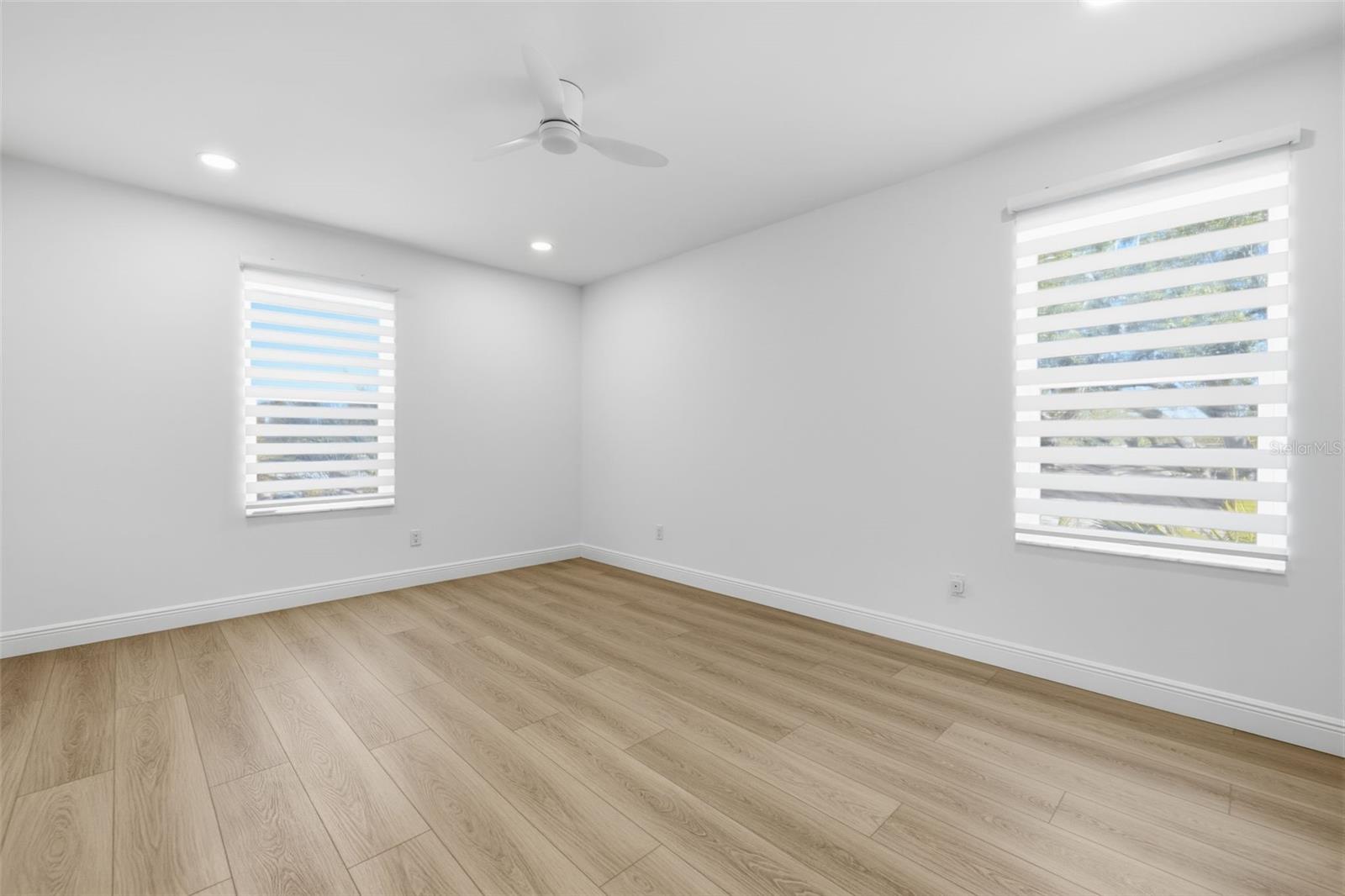 639 43RD AVE N, ST PETERSBURG, FL — photo 37