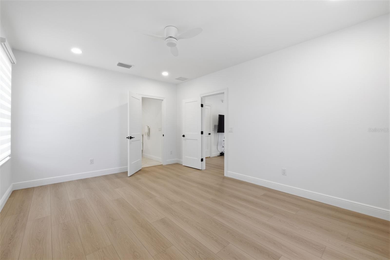 639 43RD AVE N, ST PETERSBURG, FL — photo 38