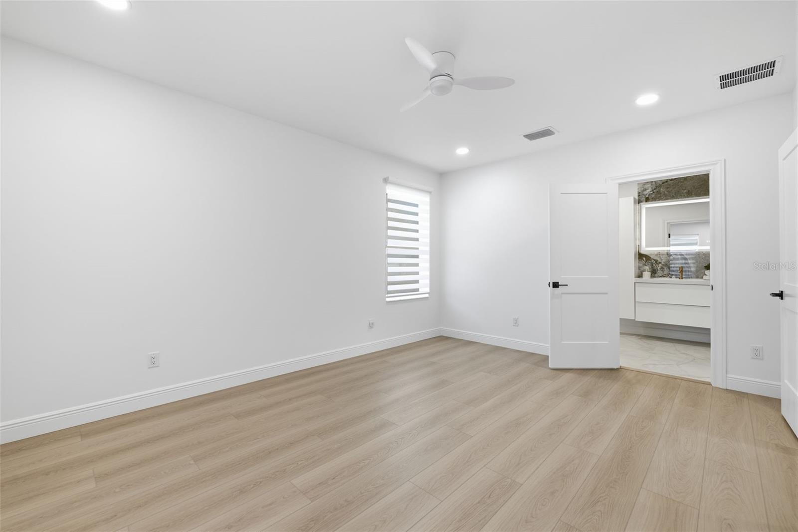 639 43RD AVE N, ST PETERSBURG, FL — photo 39