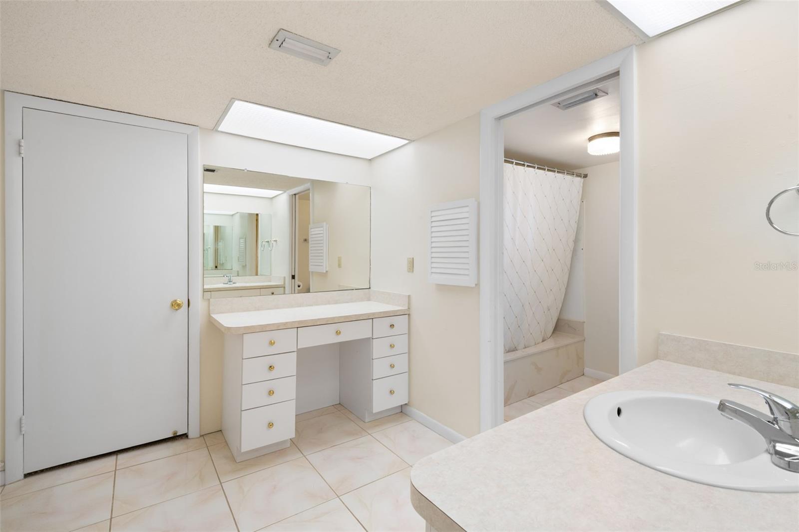 225 COUNTRY CLUB DR #F-1401, LARGO, FL — photo 20