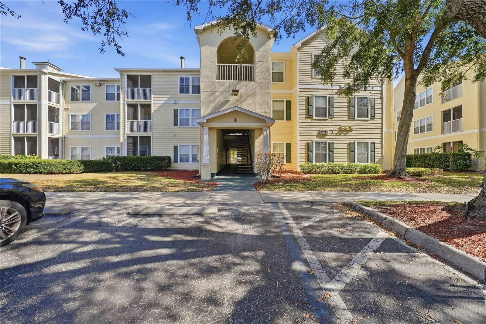 18311 BRIDLE CLUB DR, TAMPA, FL