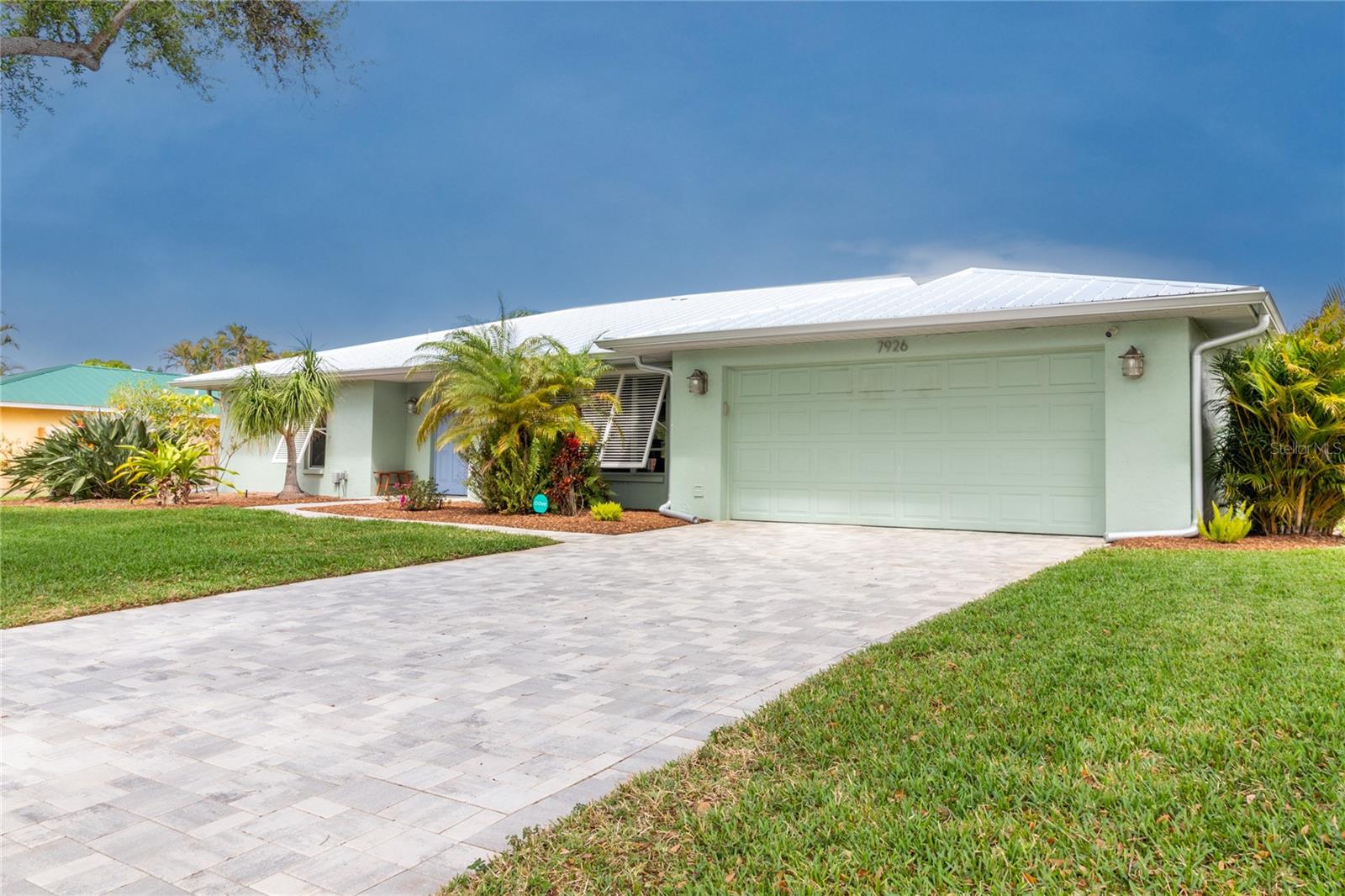 7926 CYPRESS LAKE DR, SARASOTA, FL — photo 2