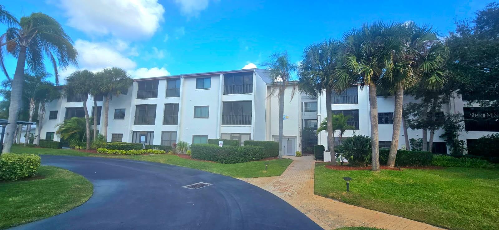 1001 TARTAN DR #302, PALM HARBOR, FL
