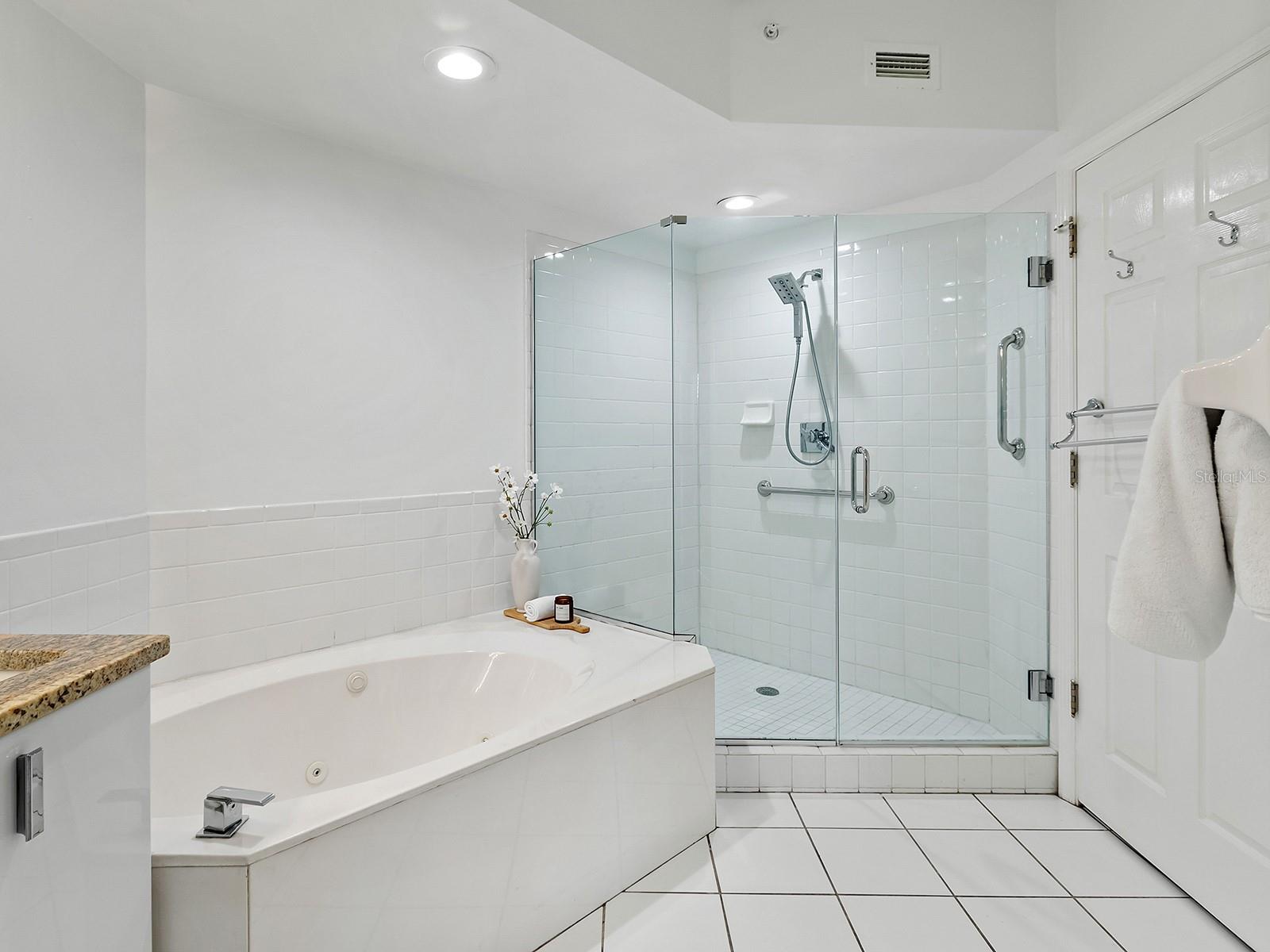5420 EAGLES POINT CIR #106, SARASOTA, FL — photo 21