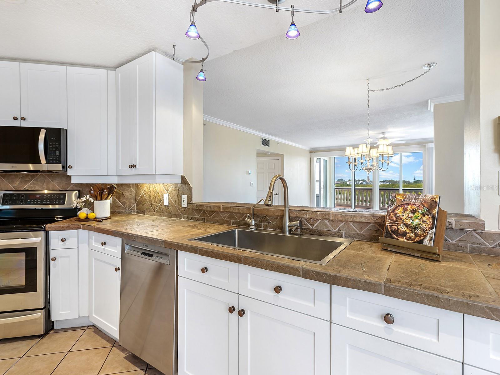 5420 EAGLES POINT CIR #106, SARASOTA, FL — photo 13