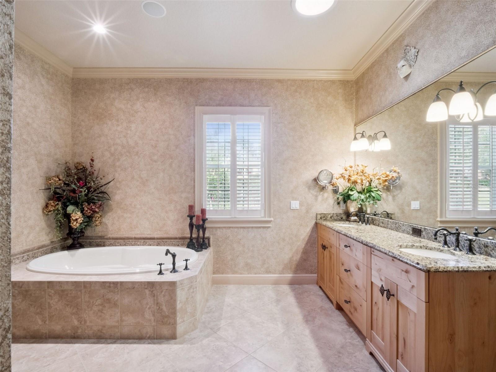 1490 LAKESHORE DR, MOUNT DORA, FL — photo 42
