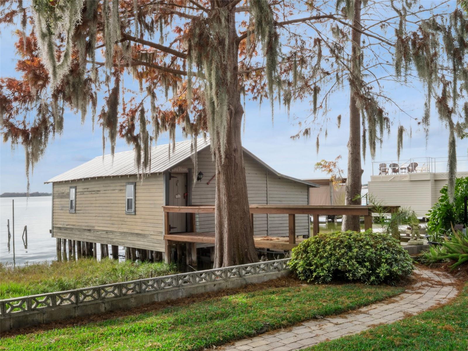 1490 LAKESHORE DR, MOUNT DORA, FL — photo 90