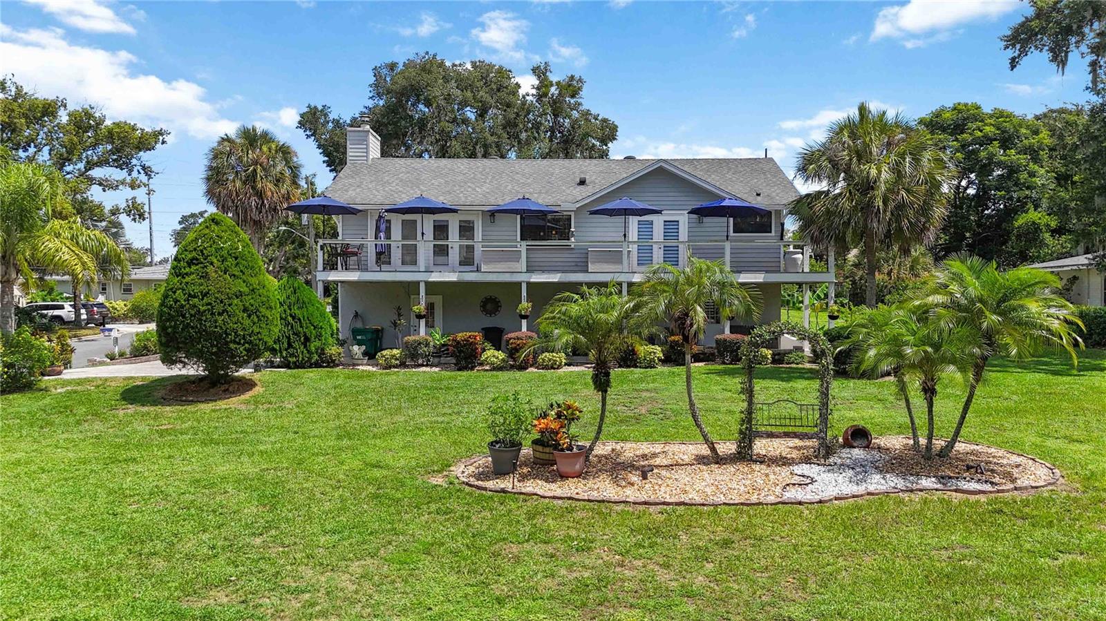 999 FAIRVIEW AVE, MOUNT DORA, FL