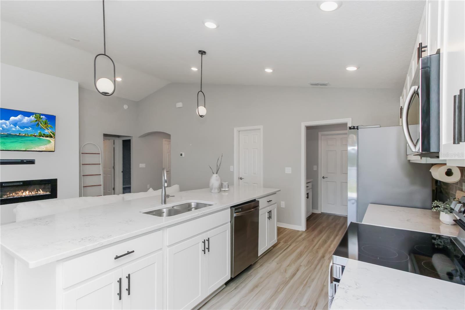 35598 BELLINGTON BLVD, ZEPHYRHILLS, FL — photo 11
