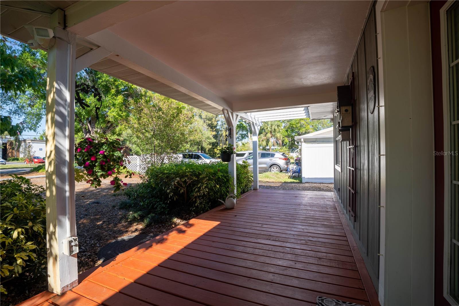 2567 CENTRAL AVE, CLEARWATER, FL — photo 2