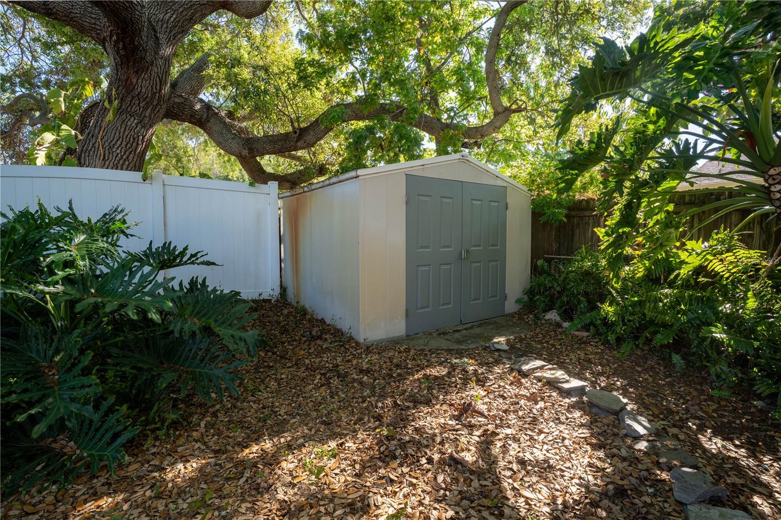 2567 CENTRAL AVE, CLEARWATER, FL — photo 37