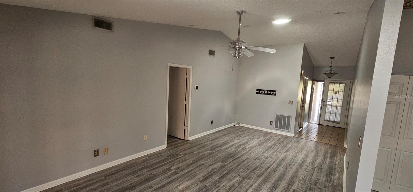 4075 SHORESIDE CIR, TAMPA, FL — photo 9