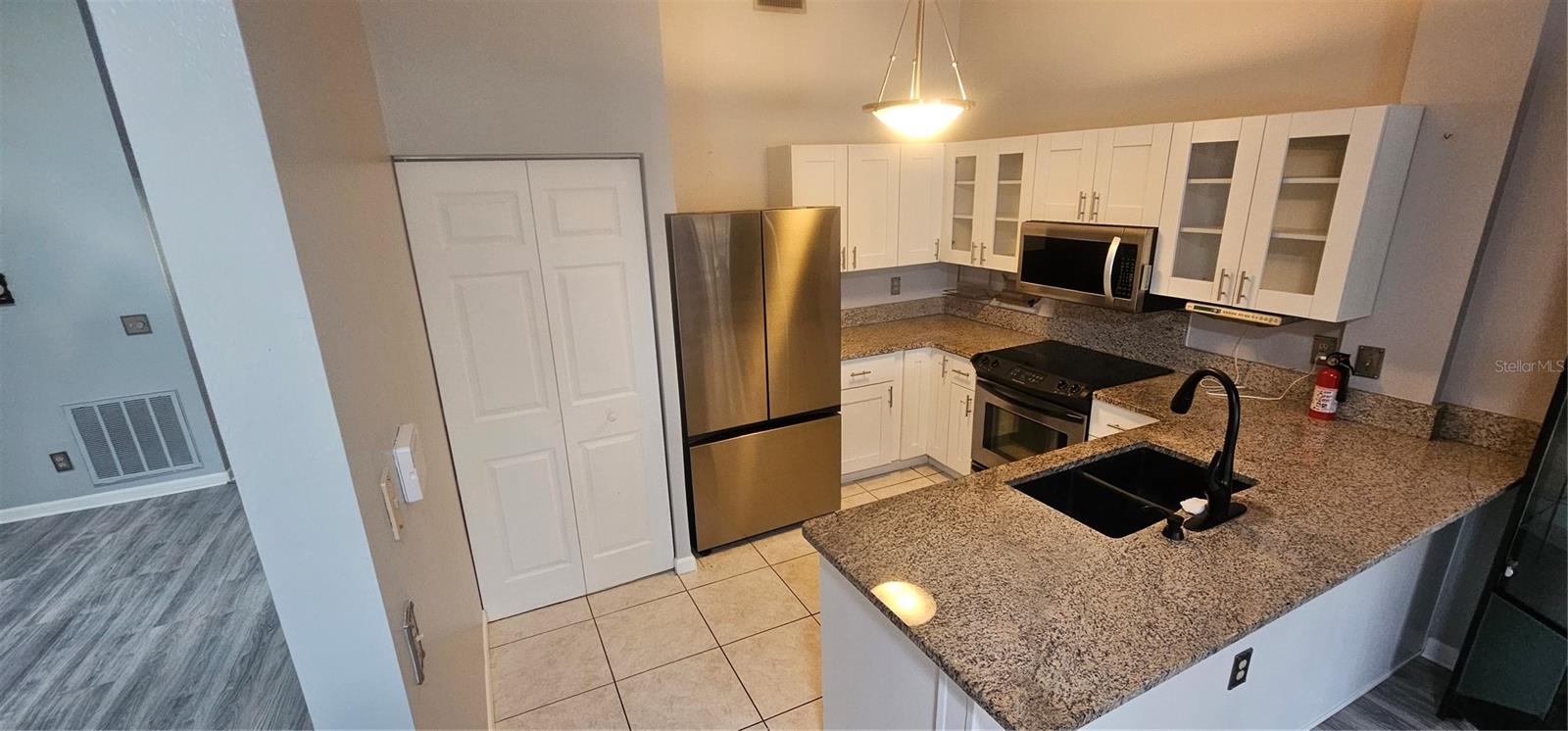 4075 SHORESIDE CIR, TAMPA, FL — photo 13
