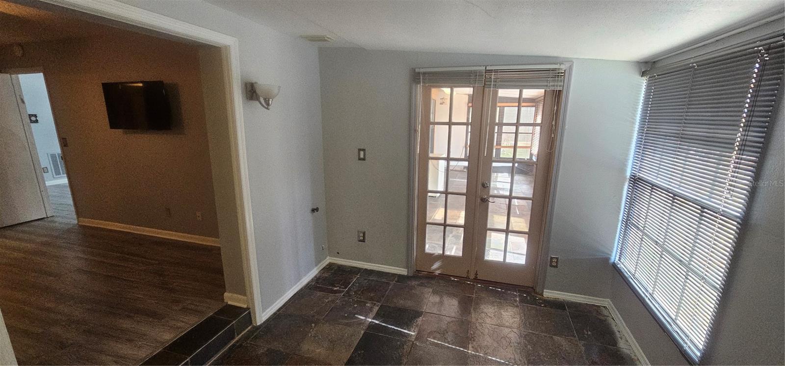 4075 SHORESIDE CIR, TAMPA, FL — photo 17