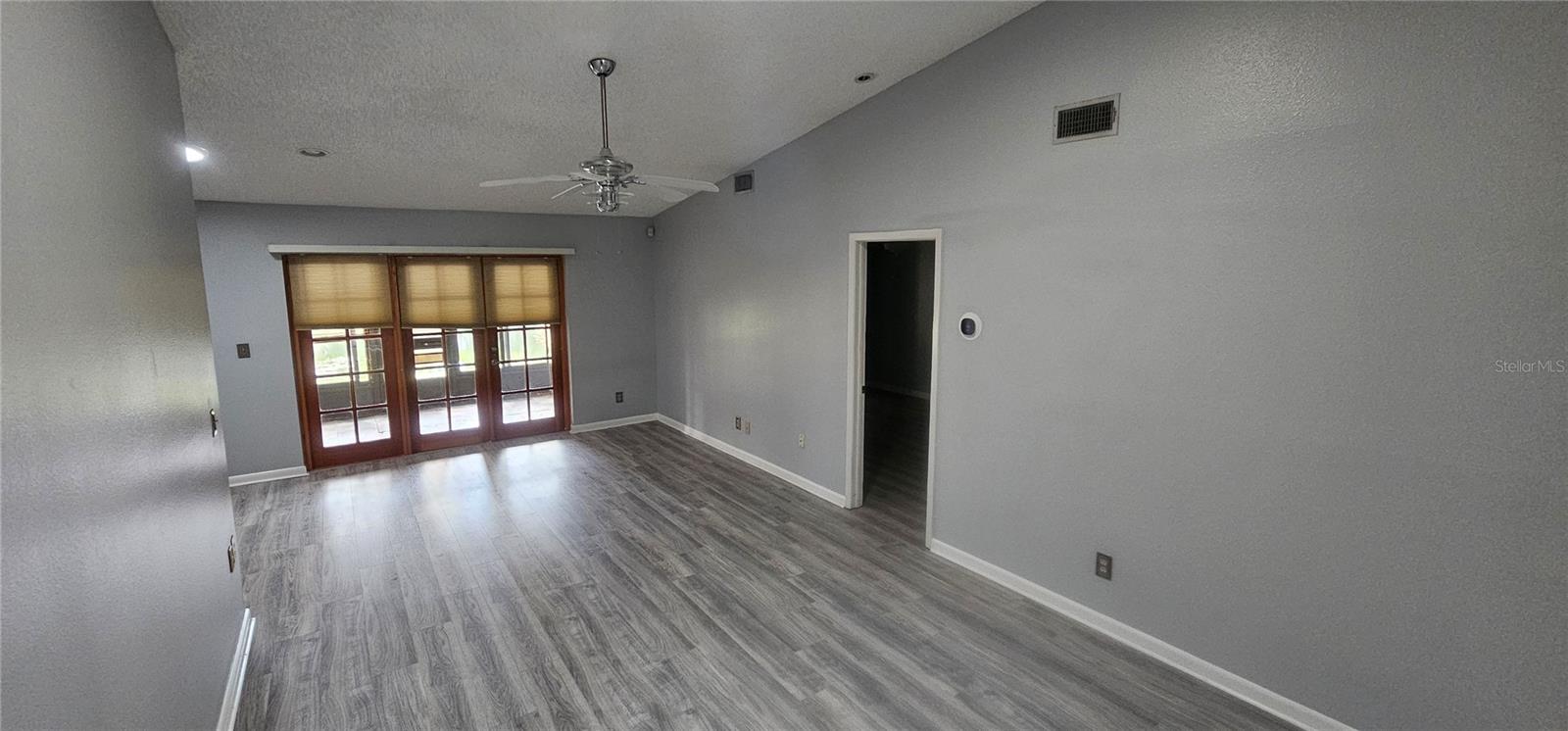4075 SHORESIDE CIR, TAMPA, FL — photo 8