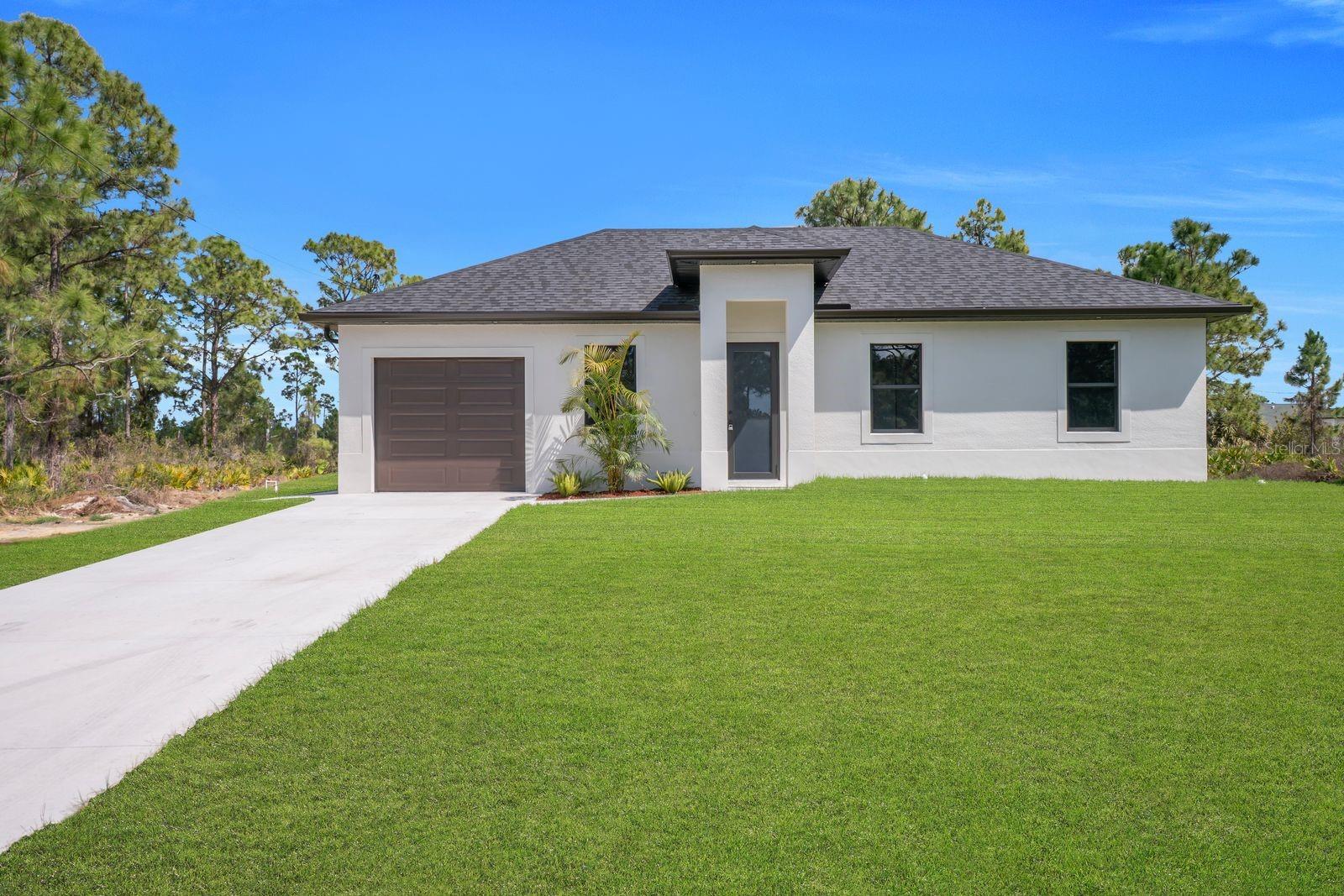 635 SUMMIT AVE S, LEHIGH ACRES, FL — photo 2