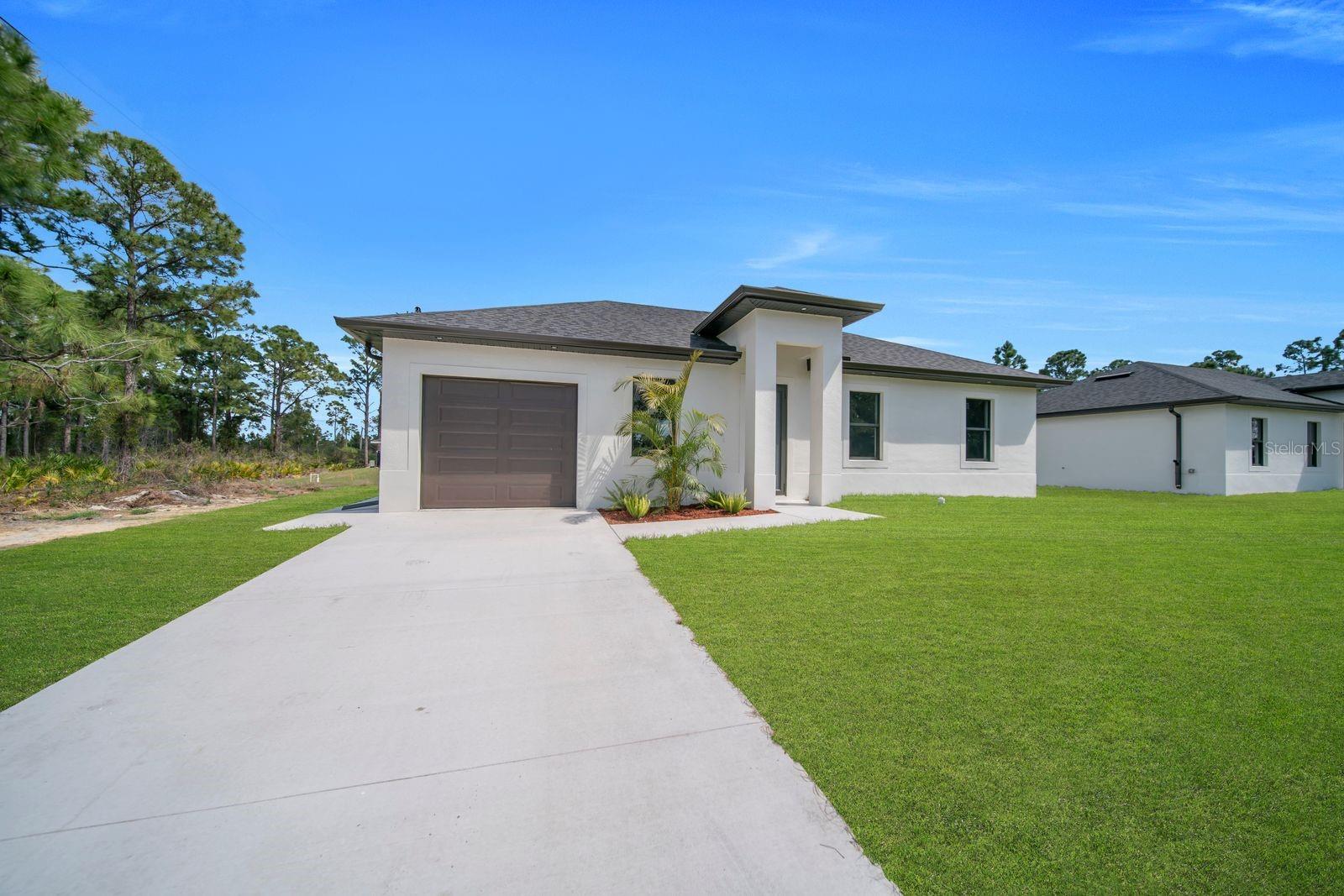 635 SUMMIT AVE S, LEHIGH ACRES, FL — photo 3