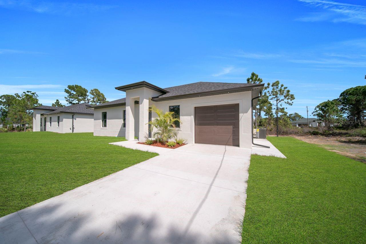 637 SUMMIT AVE S, LEHIGH ACRES, FL — photo 3