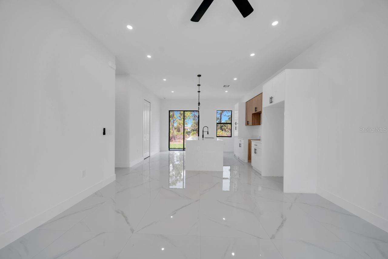 637 SUMMIT AVE S, LEHIGH ACRES, FL — photo 4