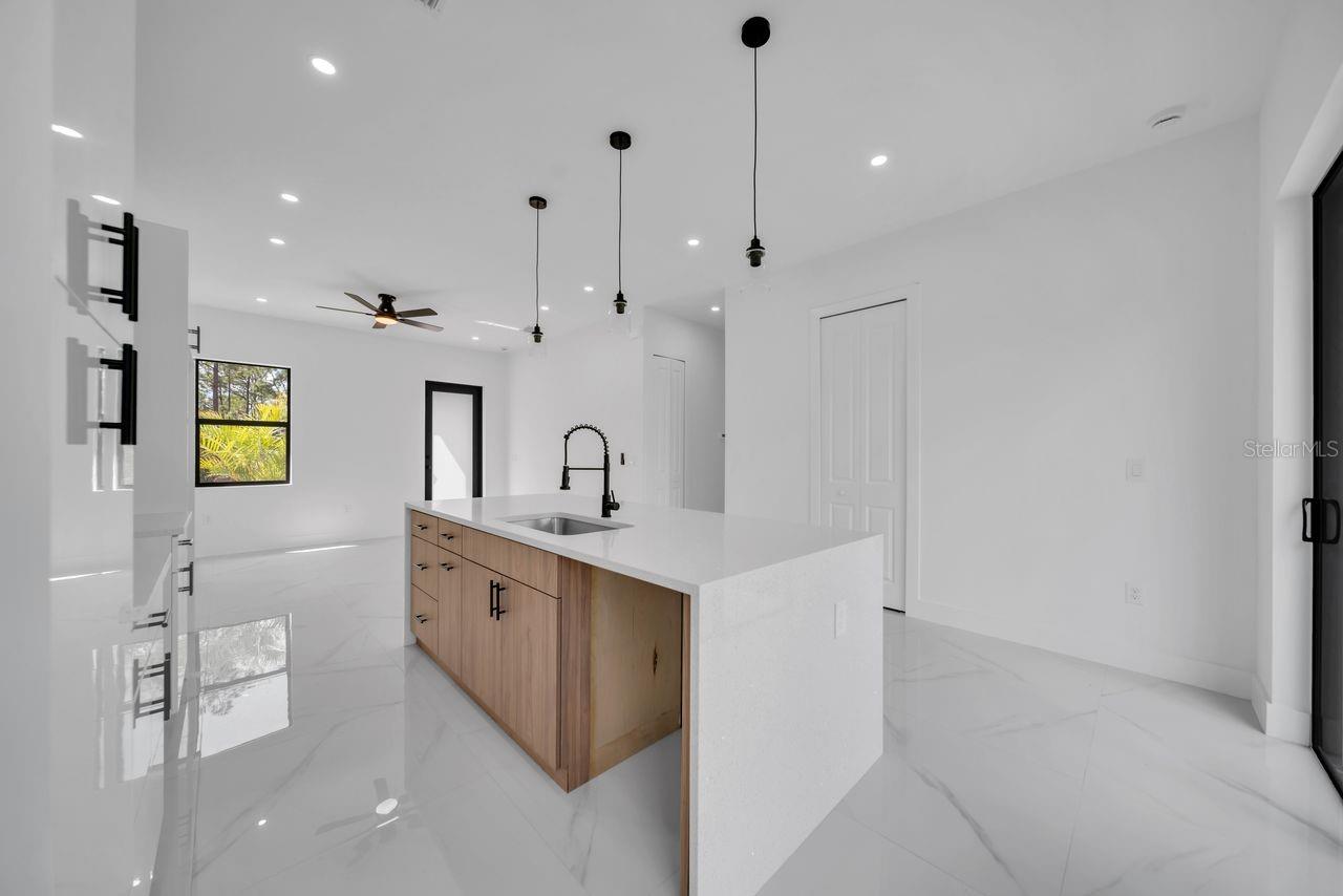 637 SUMMIT AVE S, LEHIGH ACRES, FL — photo 9