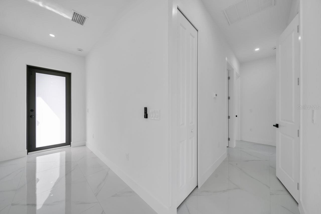 637 SUMMIT AVE S, LEHIGH ACRES, FL — photo 14