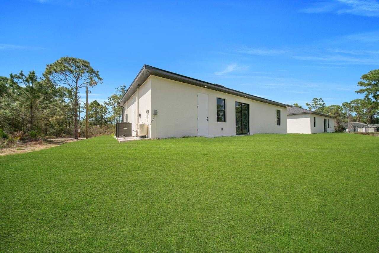 637 SUMMIT AVE S, LEHIGH ACRES, FL — photo 26
