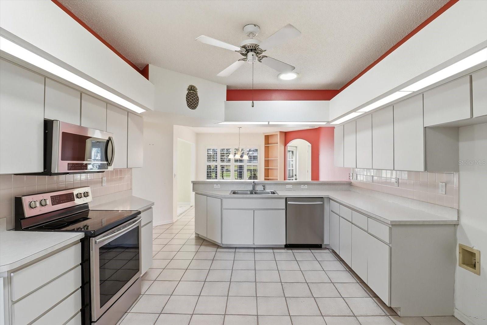 9240 BUTLER BLVD, WEEKI WACHEE, FL — photo 17