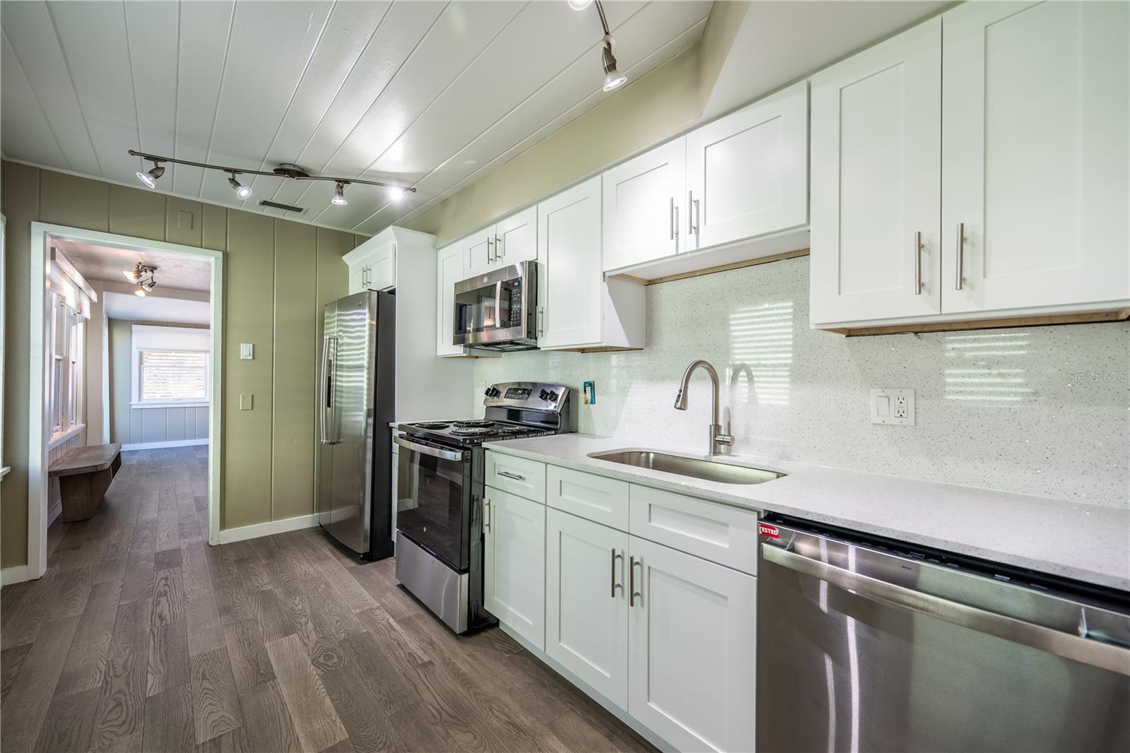 115 124TH AVE W, TREASURE ISLAND, FL — photo 9