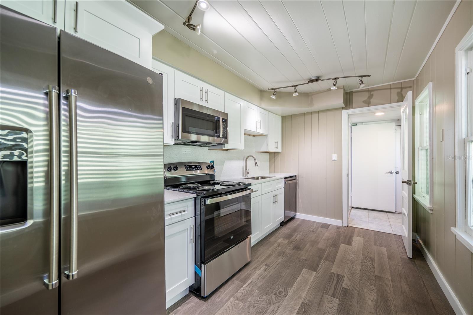 115 124TH AVE W, TREASURE ISLAND, FL — photo 10