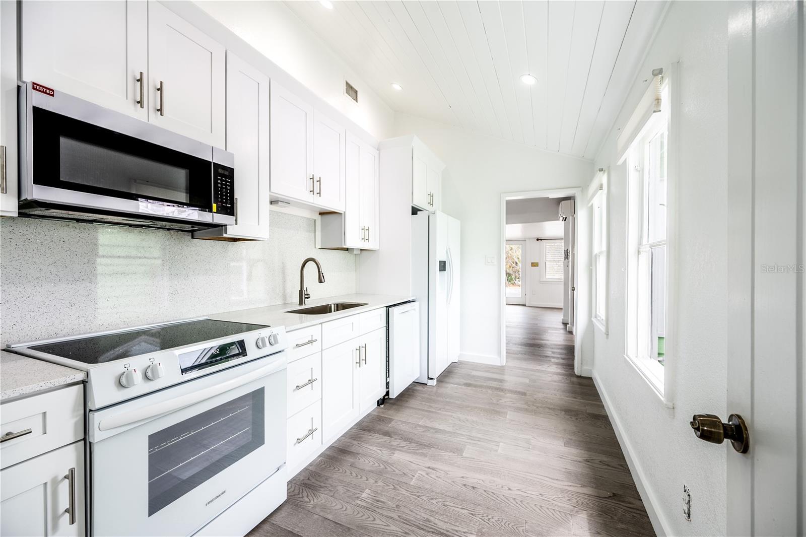 115 124TH AVE W, TREASURE ISLAND, FL — photo 29