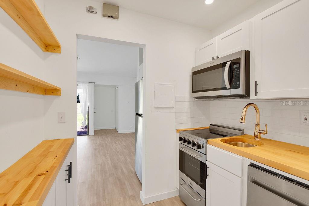 3507 LONGMEADOW #4, SARASOTA, FL — photo 8