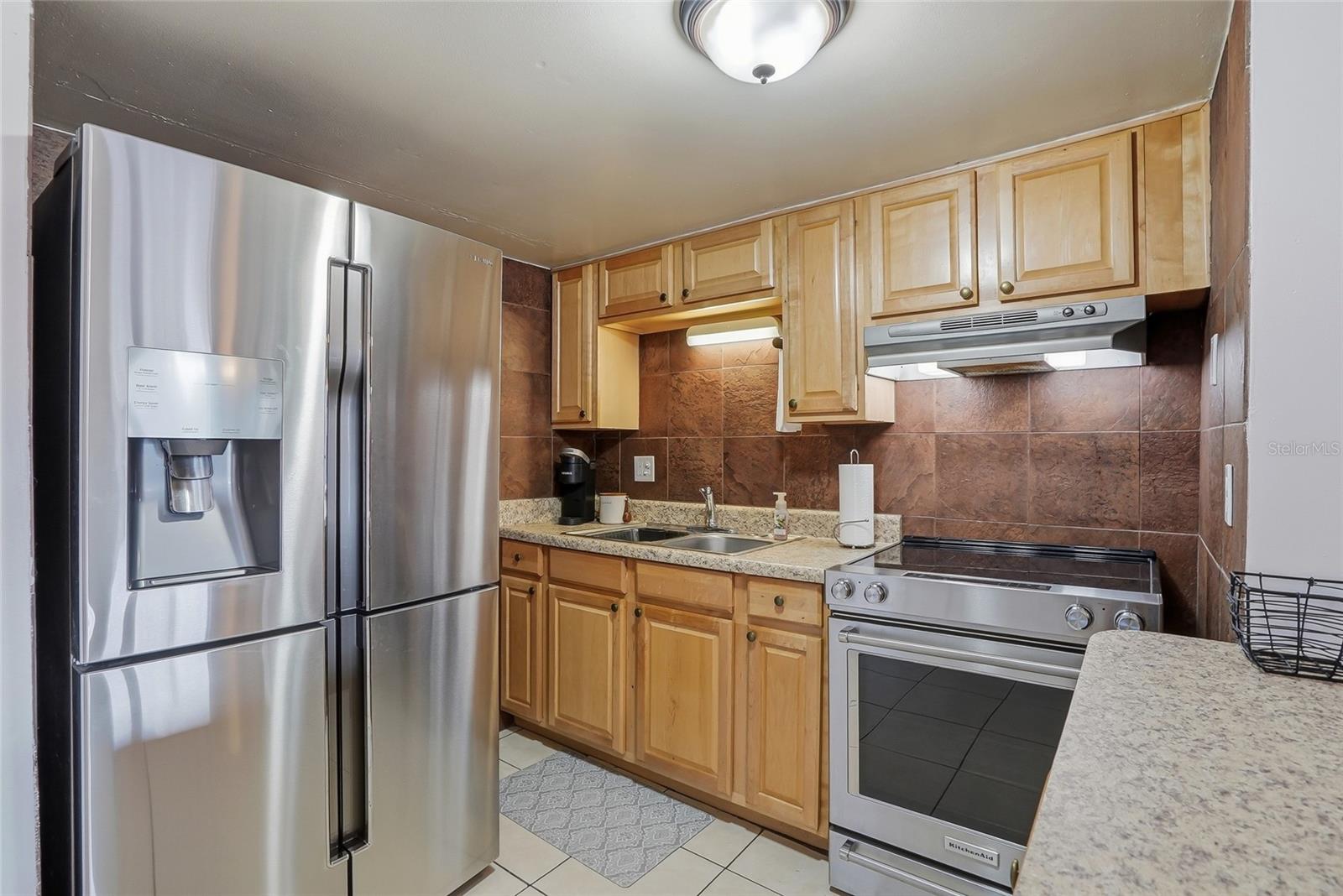 8602 CHAMPLAIN CT #90, TAMPA, FL — photo 2
