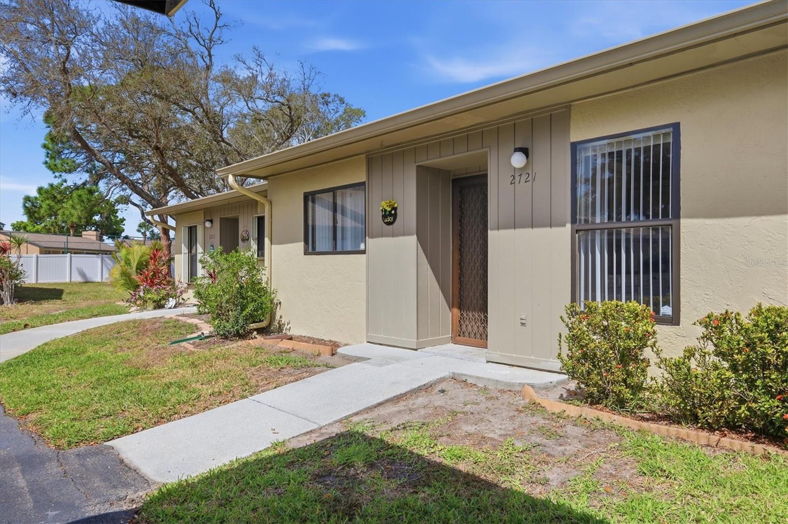 2721 60TH AVENUE DR W #B, BRADENTON, FL — photo 2