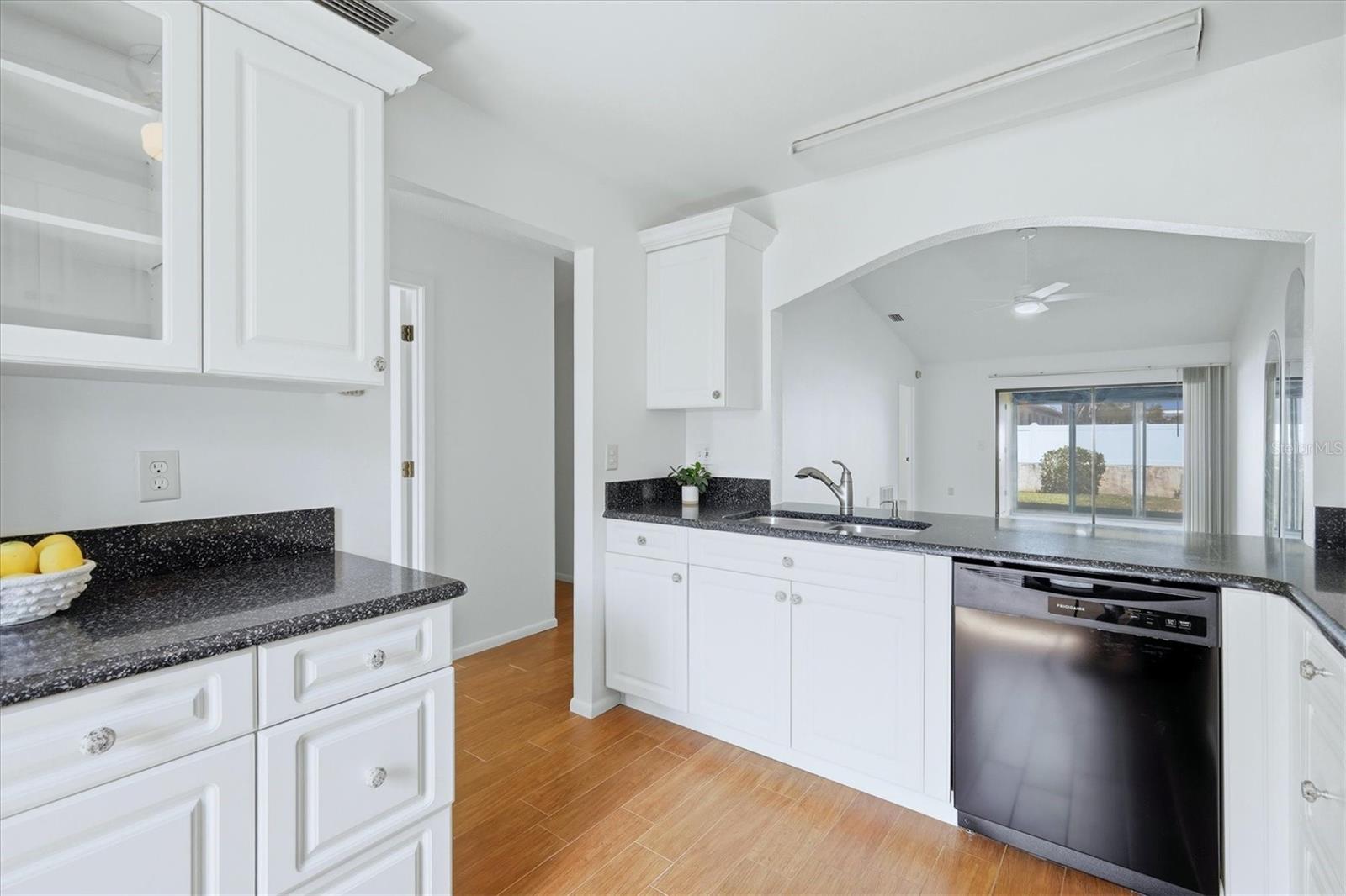 2721 60TH AVENUE DR W #B, BRADENTON, FL — photo 15