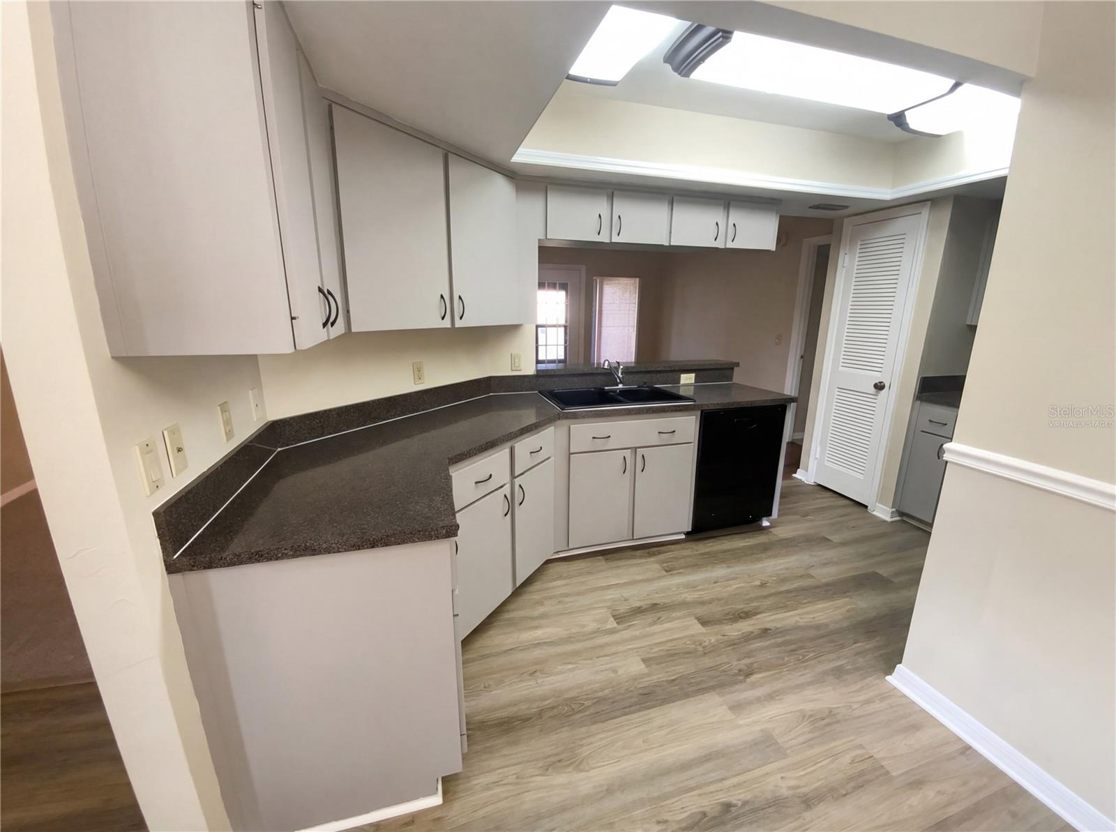 1610 N DALARY PT, CRYSTAL RIVER, FL — photo 2