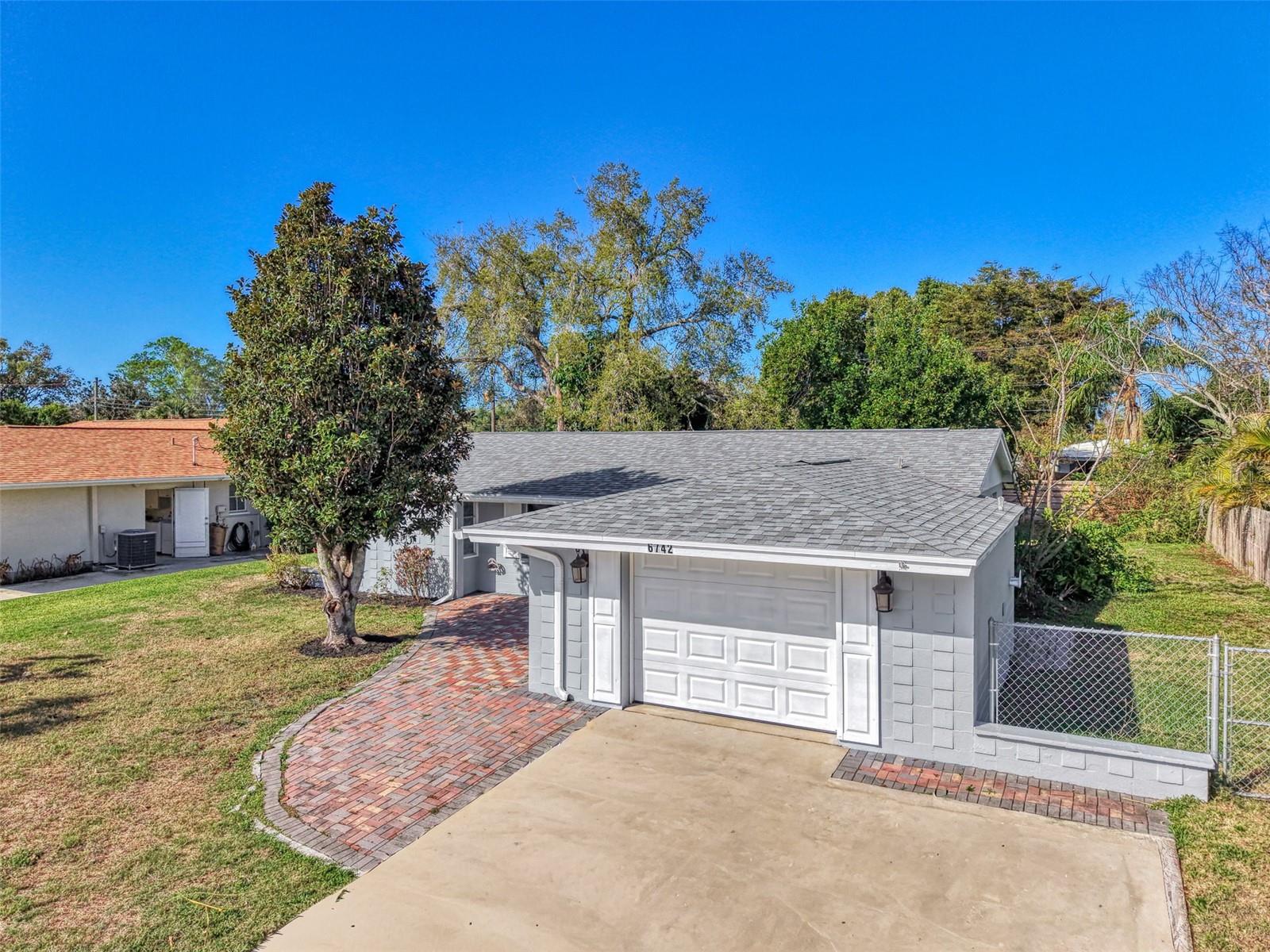 6742 BOWLINE DR, SARASOTA, FL — photo 3